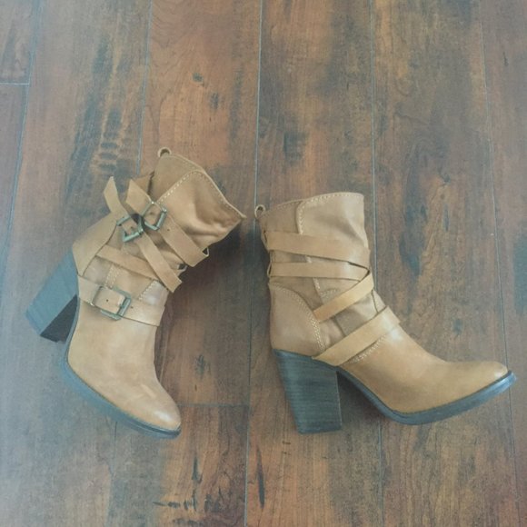 Steve Madden Yale Buckled Boots - Picture 3 of 13